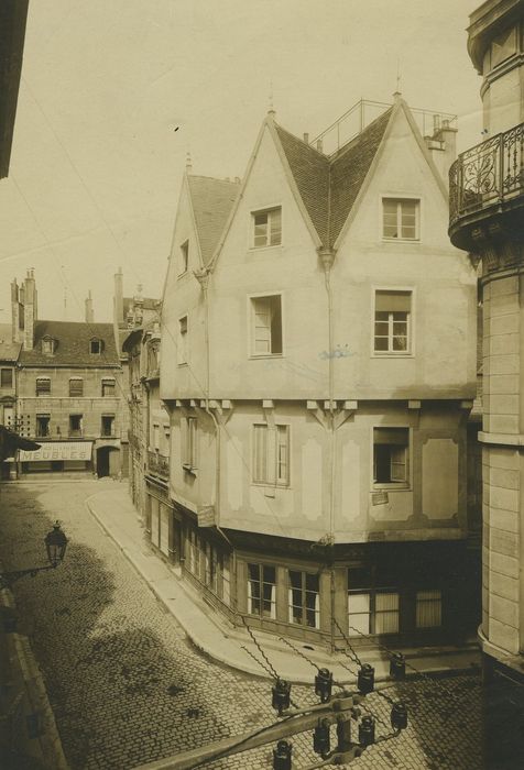 Maison : Façade sur rue, vue générale