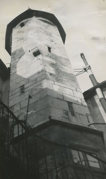 Maison dite Le Petit Cîteaux : Cour intérieure, tourelle d’escalier, vue générale