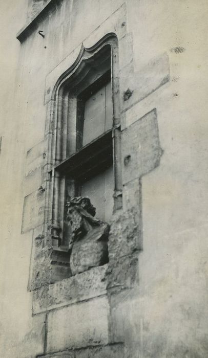 Maison dite Le Petit Cîteaux : Façade sur cour, détail d’une ancienne baie