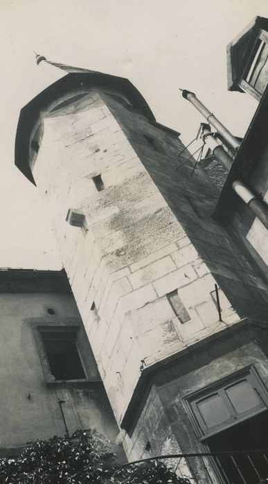 Maison dite Le Petit Cîteaux : Cour intérieure, tourelle d’escalier, vue générale