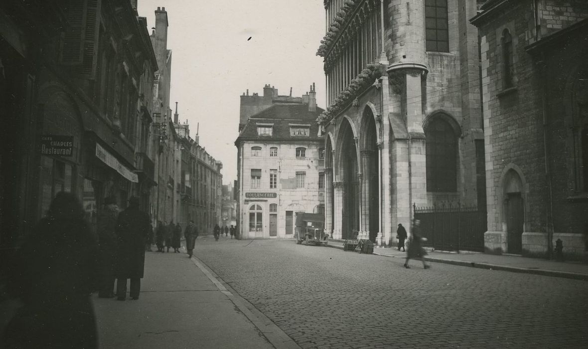 Immeubles, vue générale des façades