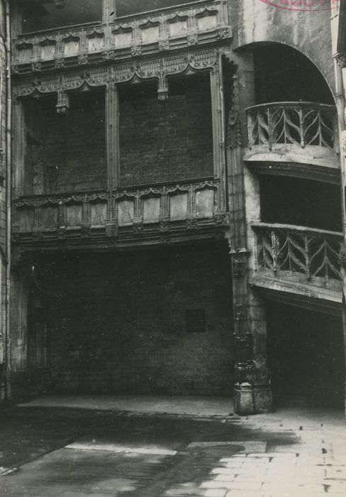 Hôtel Chambellan (ancien) : Façade sur cour, vue partielle