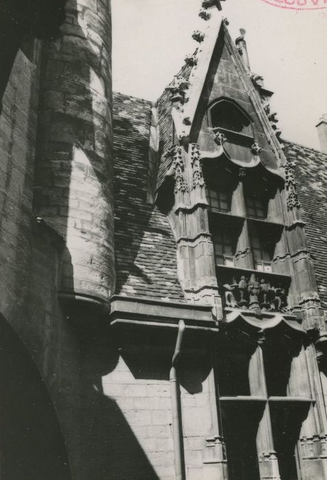 Hôtel Chambellan (ancien) : Détail d’une lucarne sur cour