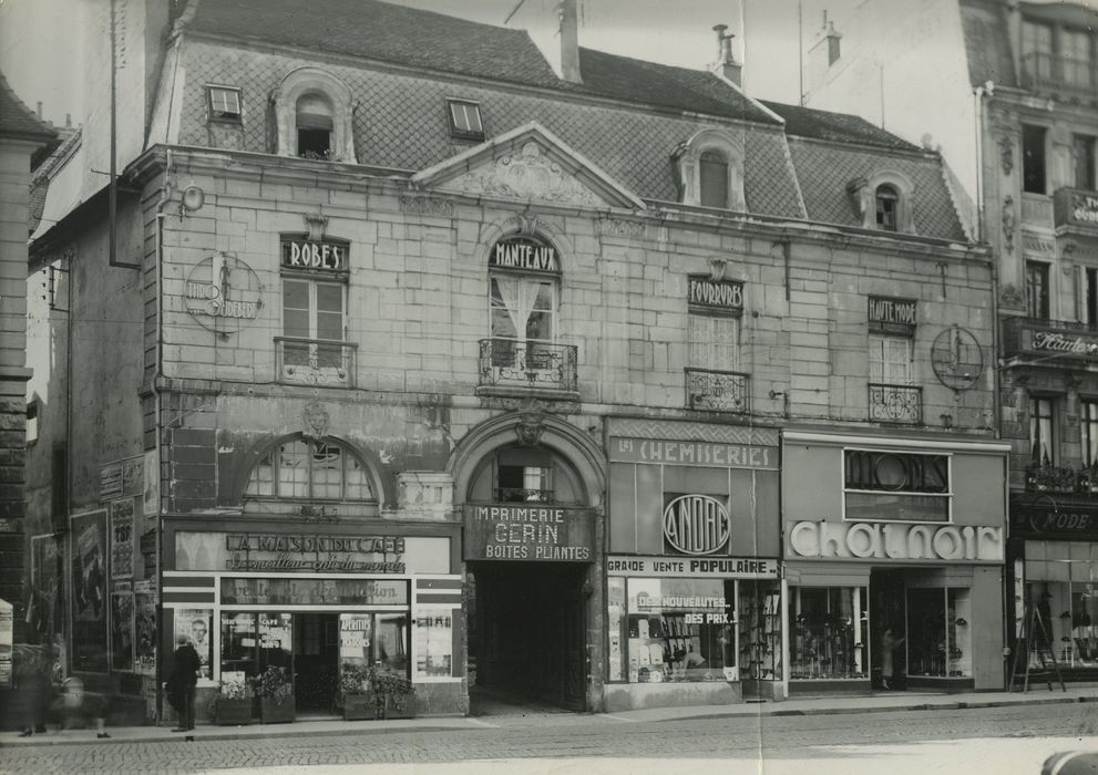 Hôtel Burteur : Façade sur rue, vue générale