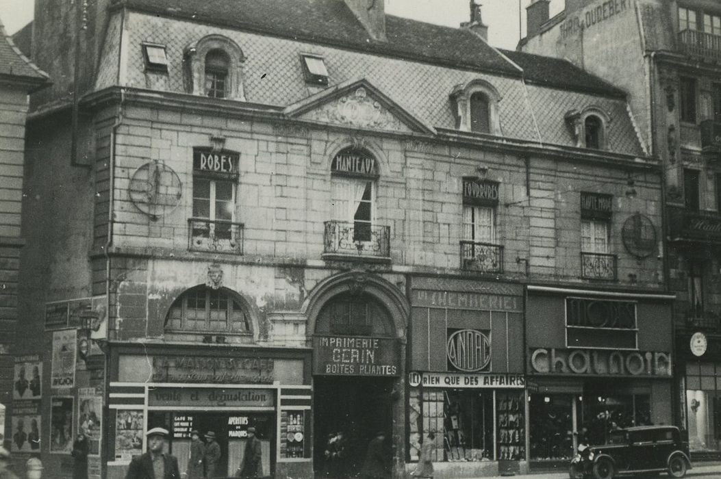 Hôtel Burteur : Façade sur rue, vue générale