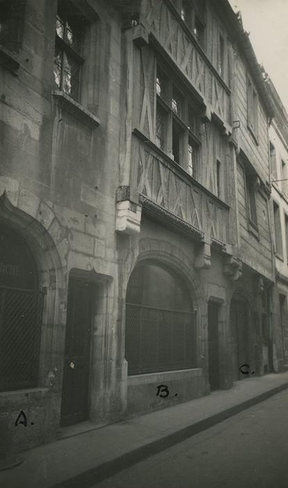 Immeuble : Façade sur rue, vue générale