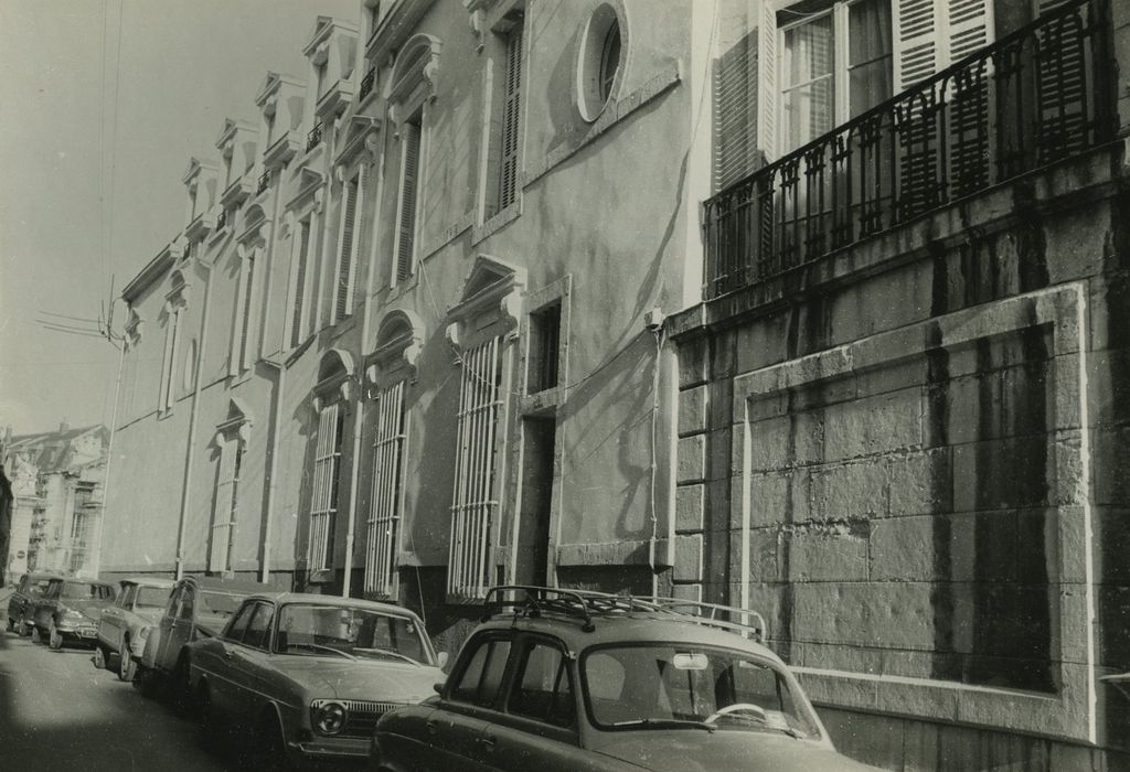 Hôtel Bouhier (petit) : Façade latérale sur rue, vue générale