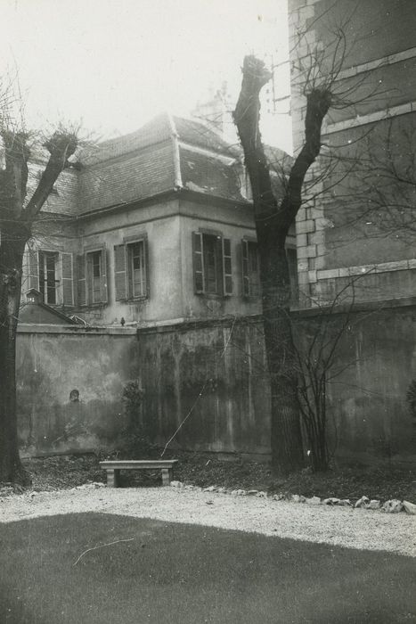 Hôtel Bouhier (petit) : Cour, vue partielle