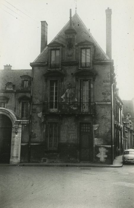 Hôtel Bouhier (petit) : Façade nord sur rue, vue générale