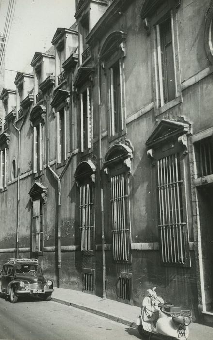 Hôtel Bouhier (petit) : Façade ouest, vue générale