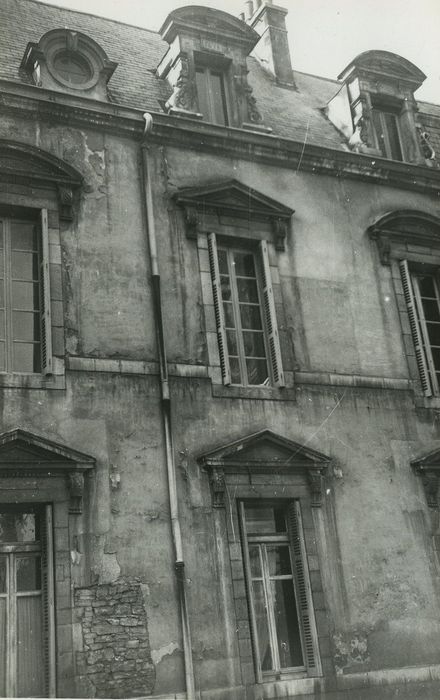 Hôtel Bouhier (petit) : Façade nord sur cour, vue partielle