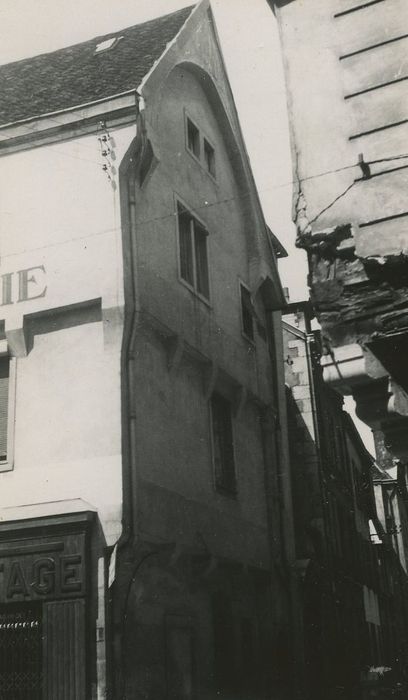 Maison : Façade latérale sur rue, vue générale