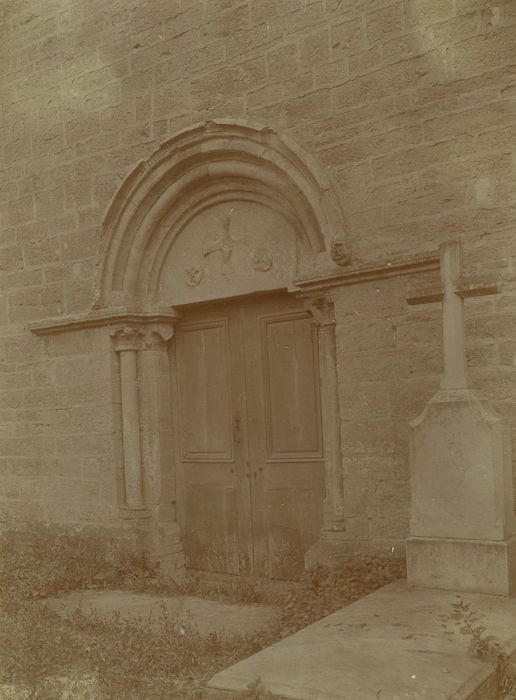 Eglise Saint-Aignan : Portail occidental, vue générale