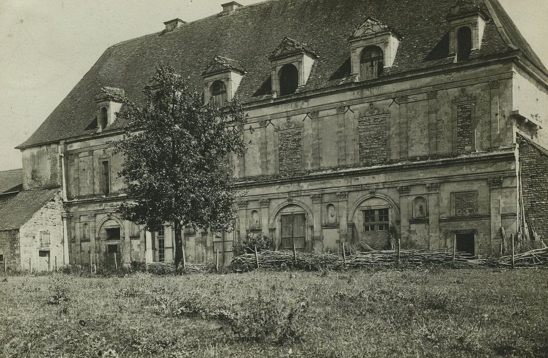 Château : Façade nord-ouest, vue générale