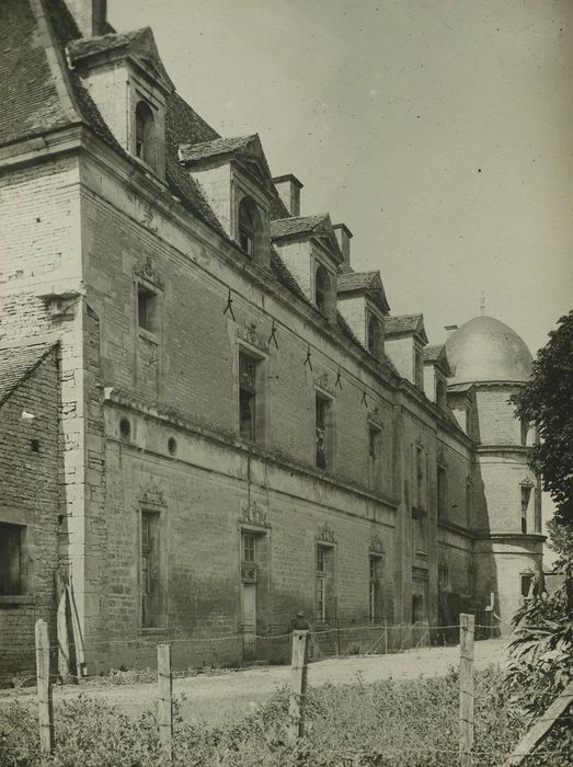 Château : Façade sud-est, vue générale