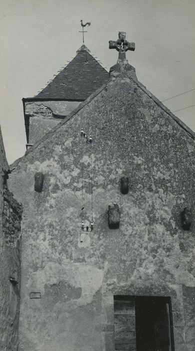 Eglise Saint-Barthélémy : Façade occidentale, vue partielle