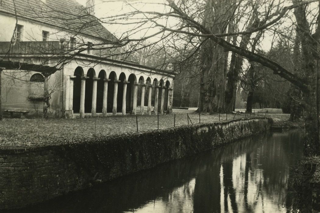 Château : Galerie ouest, vue générale