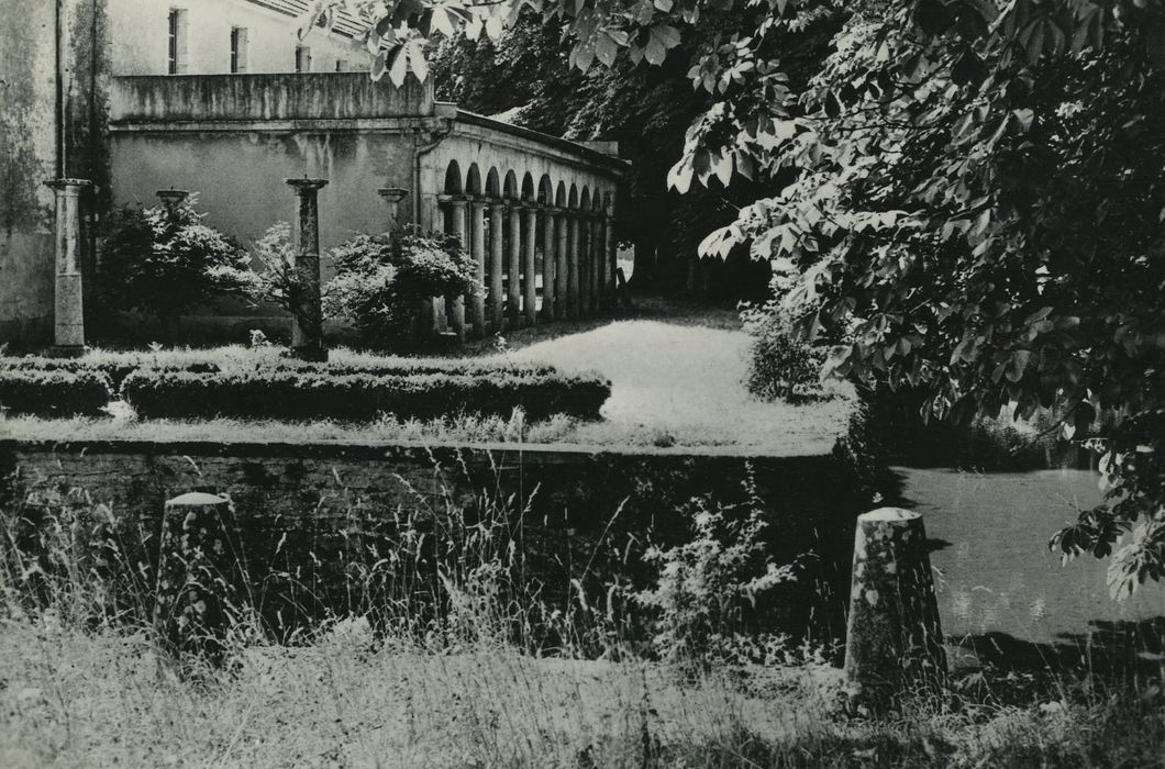 Château : Galerie ouest, vue générale