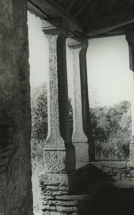 Chapelle Sainte-Gertrude : Portique ouest, vue partielle