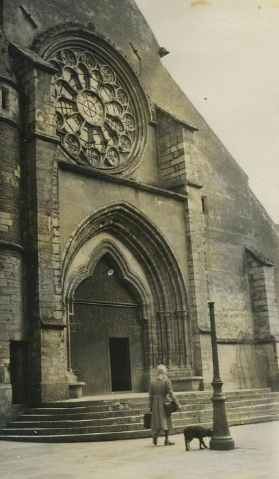 Eglise Saint-Martin : Façade occidentale, vue partielle