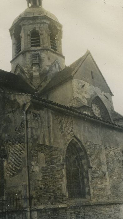 Eglise Saint-Martin : Façade latérale sud, vue partielle