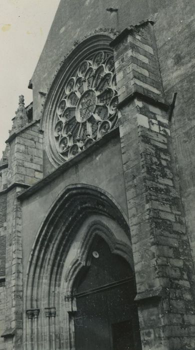 Eglise Saint-Martin : Façade occidentale, vue partielle