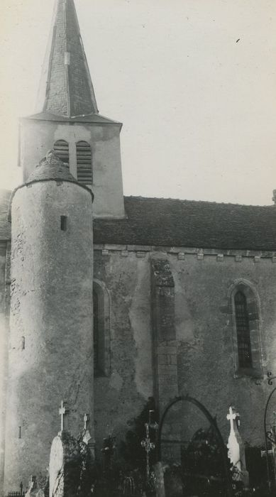 Eglise Saint-Clément : Façade latérale sud, vue partielle