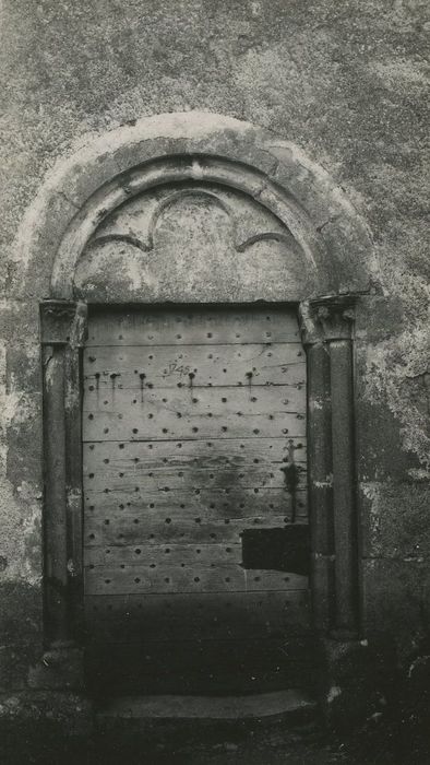 Eglise Saint-Clément : Porte latérale sud, vue générale