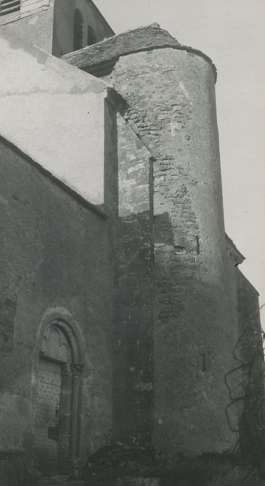 Eglise Saint-Clément : Tourelle d’escalier au clocher, façade latérale sud, vue générale