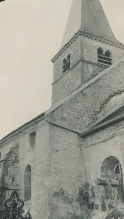 Eglise paroissiale : Façade latérale sud, vue partielle