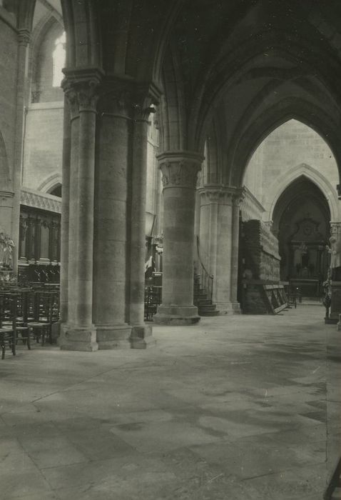 Eglise Saint-Seine : Collatéral sud, vue générale