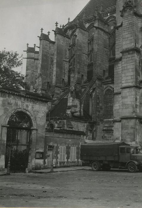 Ancienne cathédrale Saint-Etienne : Façade latérale nord, vue partielle