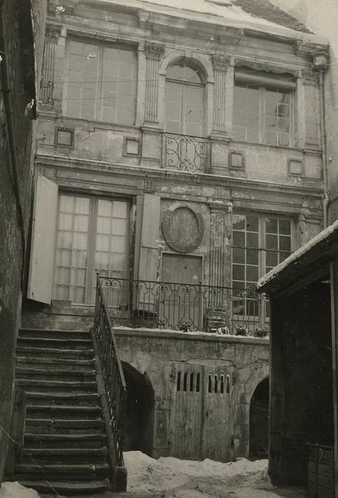 Immeuble : Façade sur cour, vue générale