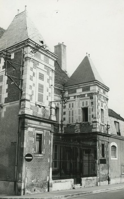 Immeuble : Façade sur rue, vue générale