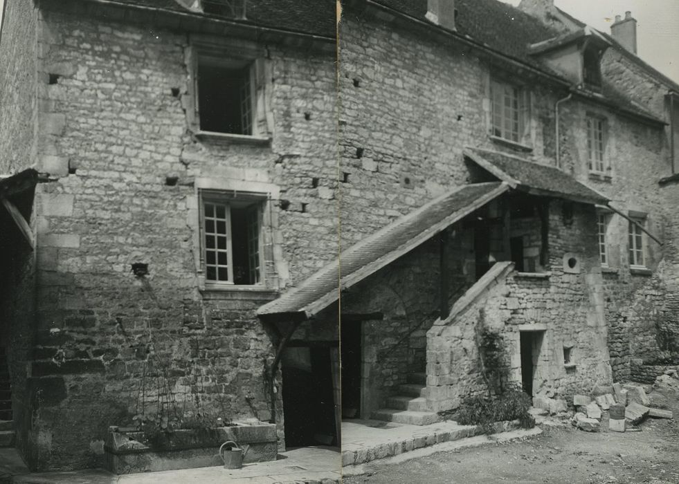 Maison dite de l'Obédiencerie : Façade sur cour, vue partielle