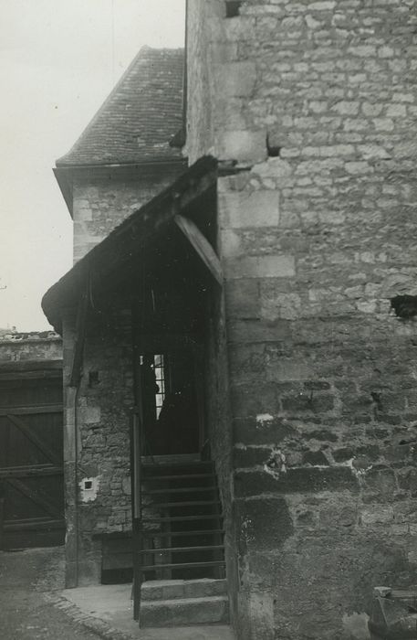 Maison dite de l'Obédiencerie : Façade sur cour, vue partielle