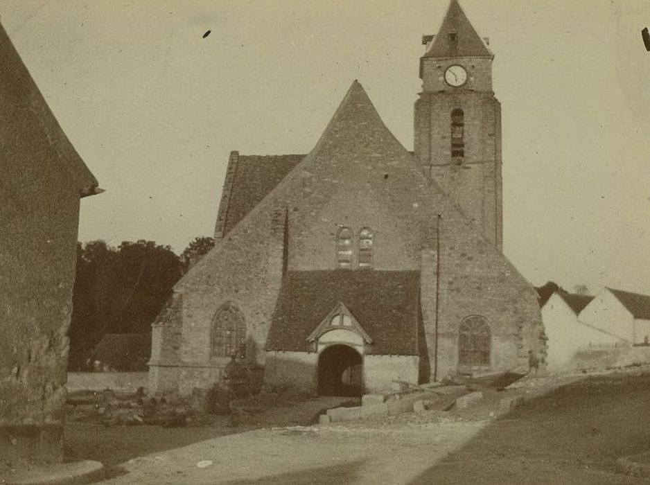 Eglise paroissiale : Façade occidentale, vue générale