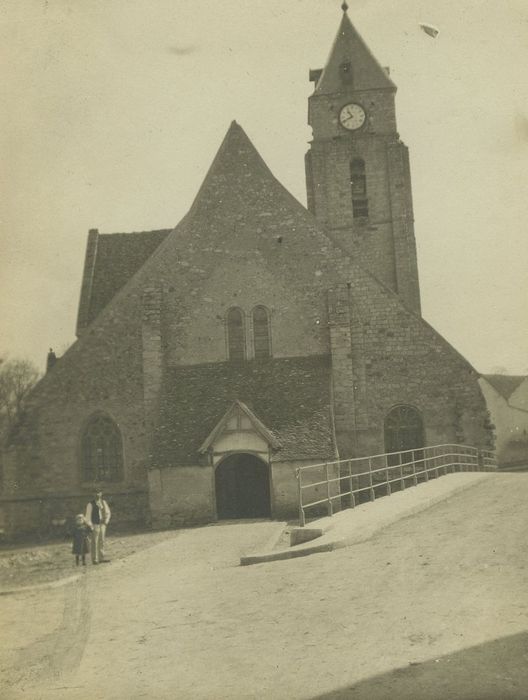 Eglise paroissiale : Façade occidentale, vue générale