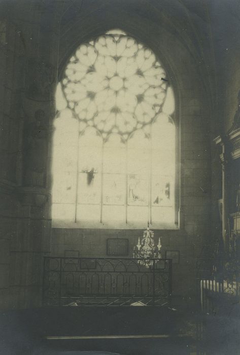 Eglise paroissiale : Croisée du transept, vue générale de la verrière