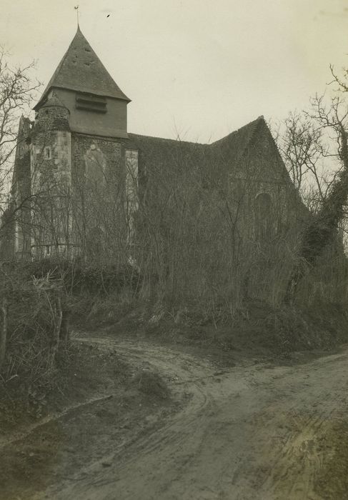 Eglise Saint-Médard : Façade latérale sud, vue partielle