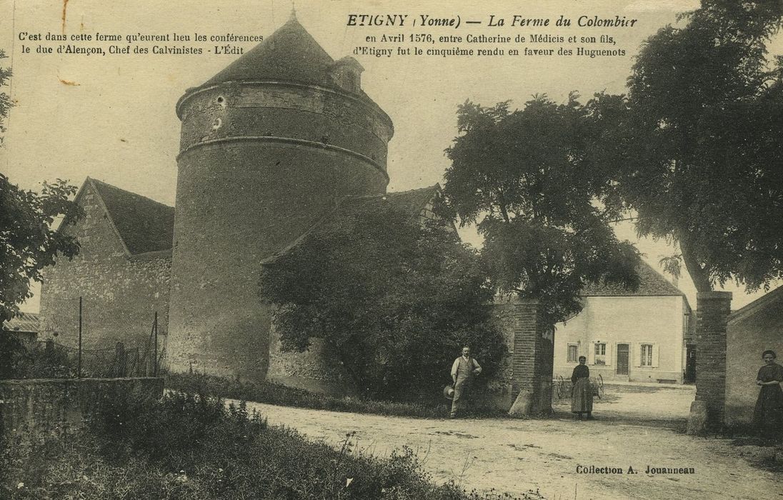 Ferme du Colombier : Vue partielle des bâtiments depuis le Sud