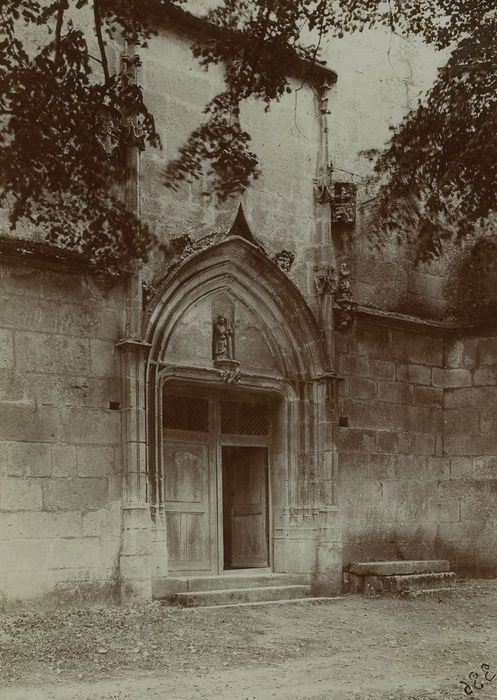 Eglise paroissiale : Portail occidental, vue générale