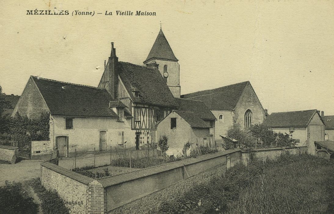 Maison : Vue générale de la maison dans son environnement