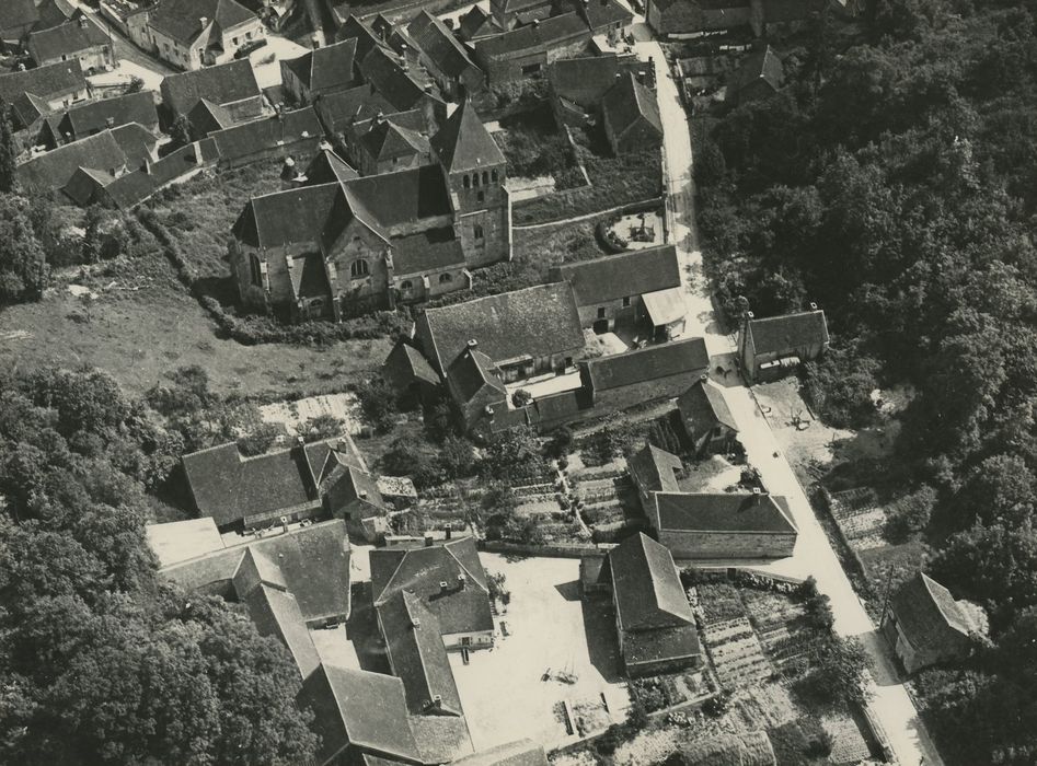 Eglise Saint-Marcel : Vue aérienne de l’église