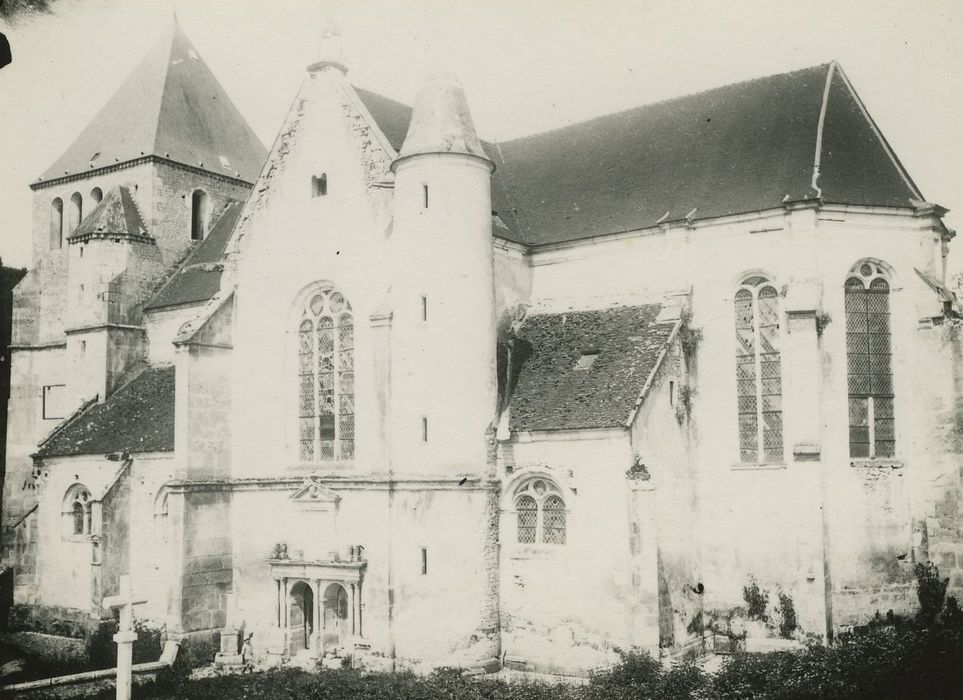 Eglise Saint-Marcel : Façade latérale sud, vue générale