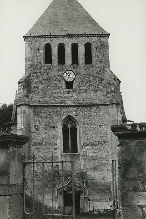 Eglise Saint-Marcel : Façade occidentale, vue générale