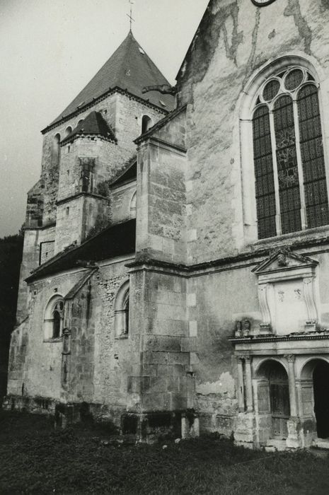 Eglise Saint-Marcel : Façade latérale sud, vue partielle