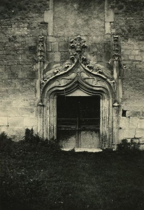 Eglise Saint-Marcel : Portail occidental, vue générale