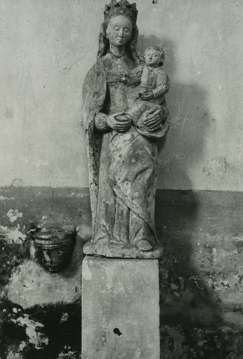 statue : Vierge à l’Enfant