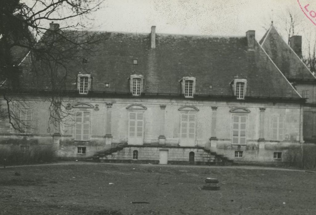 Château de Nuits : Façade ouest, vue générale